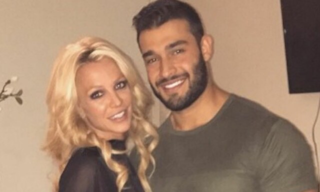 Britney Spears bekrefter forholdet med 12 år yngre modell